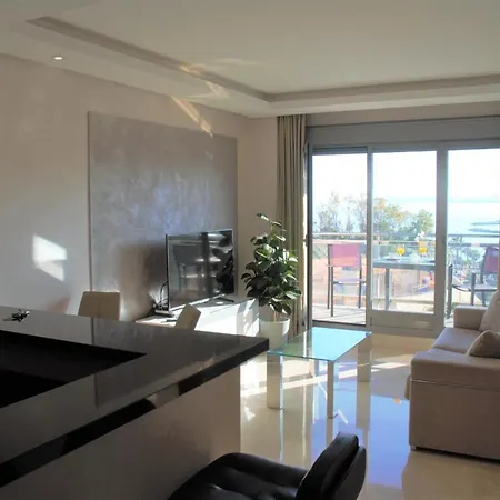 Διαμέρισμα Bay View Luxury Apartment, Amazing Sea View & Pool *