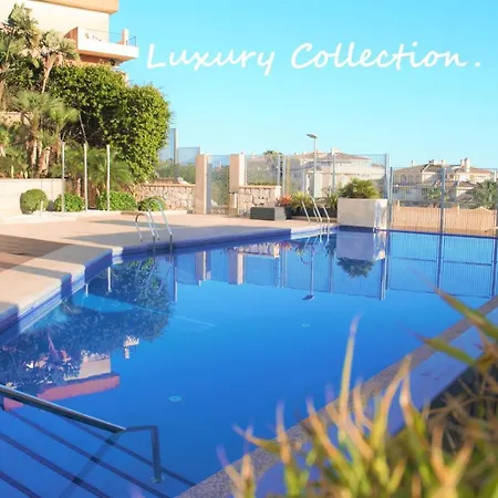 Bay View Luxury Apartment, Amazing Sea View & Pool Benalmádena