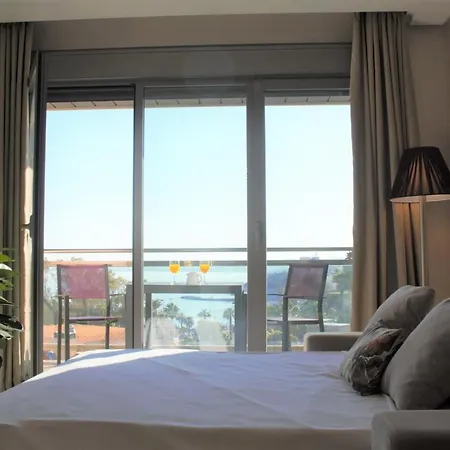 Bay View Luxury Apartment, Amazing Sea View & Pool Διαμέρισμα